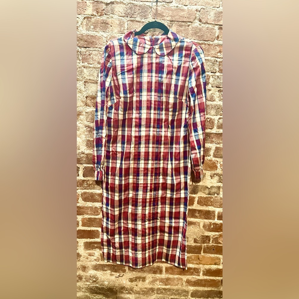 Long sleeve dress with collar and square pattern! ❤️